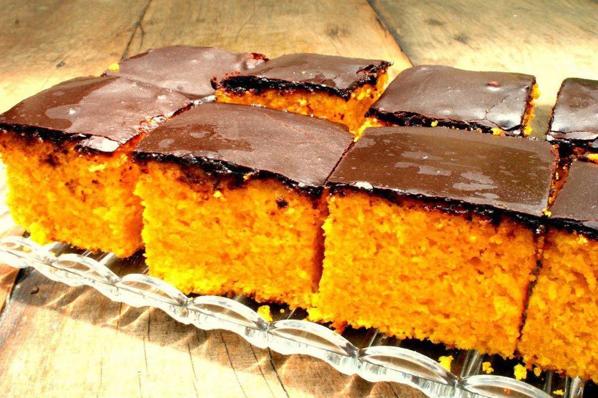 Ir para  <p>4 colheres (sopa) de manteiga ou margarina;<br />
3 colheres (sopa) de chocolate em p&oacute;;<br />
4 colheres (sopa) a&ccedil;&uacute;car;<br />
1/2 x&iacute;cara (ch&aacute;) de...